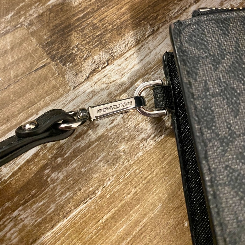 Michael Kors Bag and Wallet Set - Picture 7 of 10
